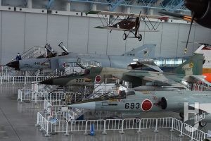 航空自衛隊 浜松広報館「エアーパーク」　展示機がリニューアル！　シシマル（F-4EJ改）とブルー（T-4）がやってきた　