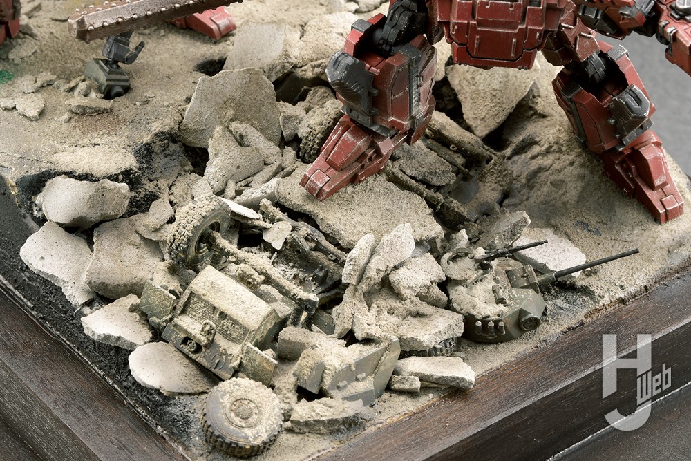 瓦礫やトラックの残骸部分の画像