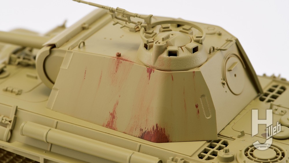 エナメルカラーの赤サビで戦車のサビを表現をした画像
