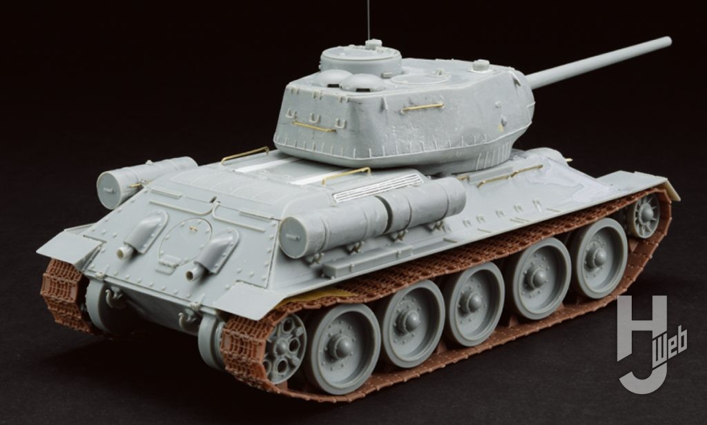 T-34/85は全体にわたって加工　後方