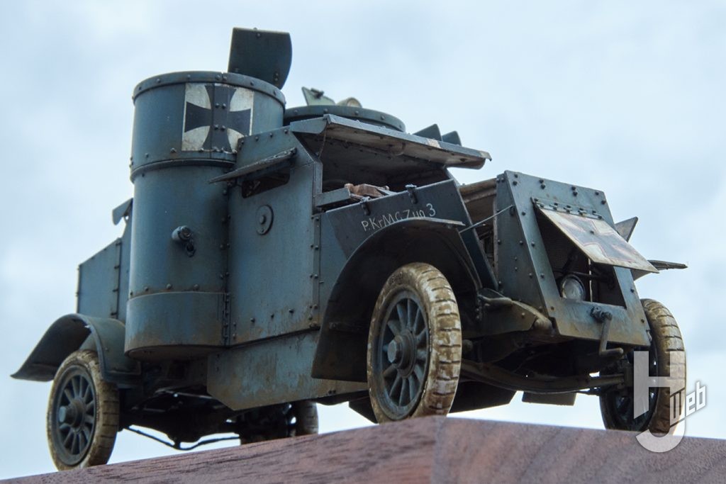 オースチン装甲車3型（ドイツ・オーストリア・ハンガリー・フィンランド）フルインテリア（内部再現）
扉絵
