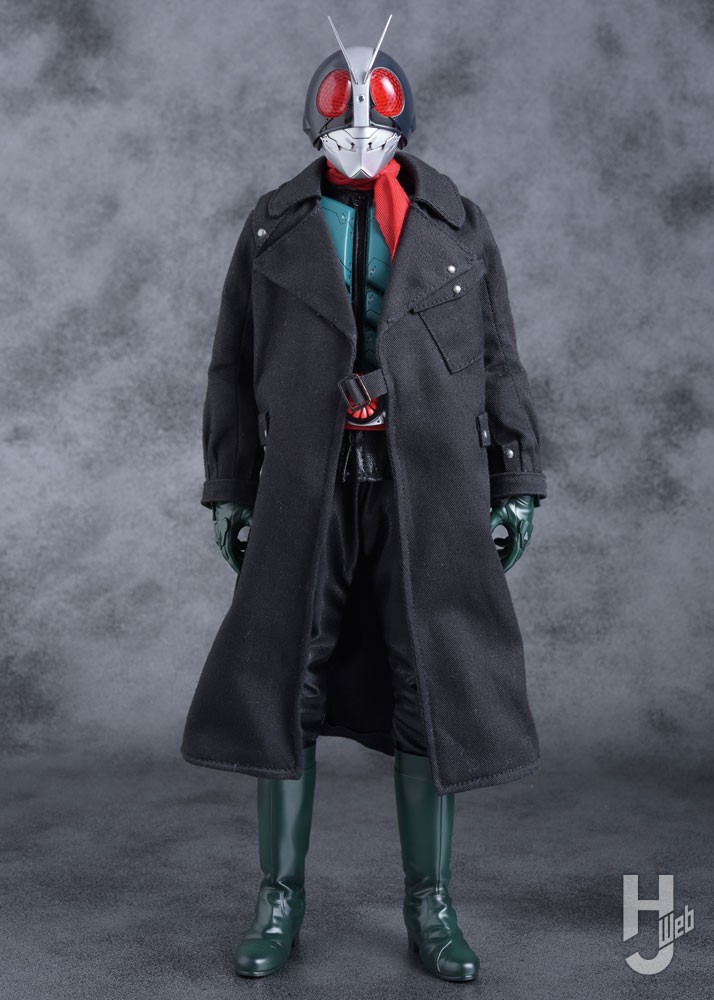 コートを着用している仮面ライダー2号の正面全身画像