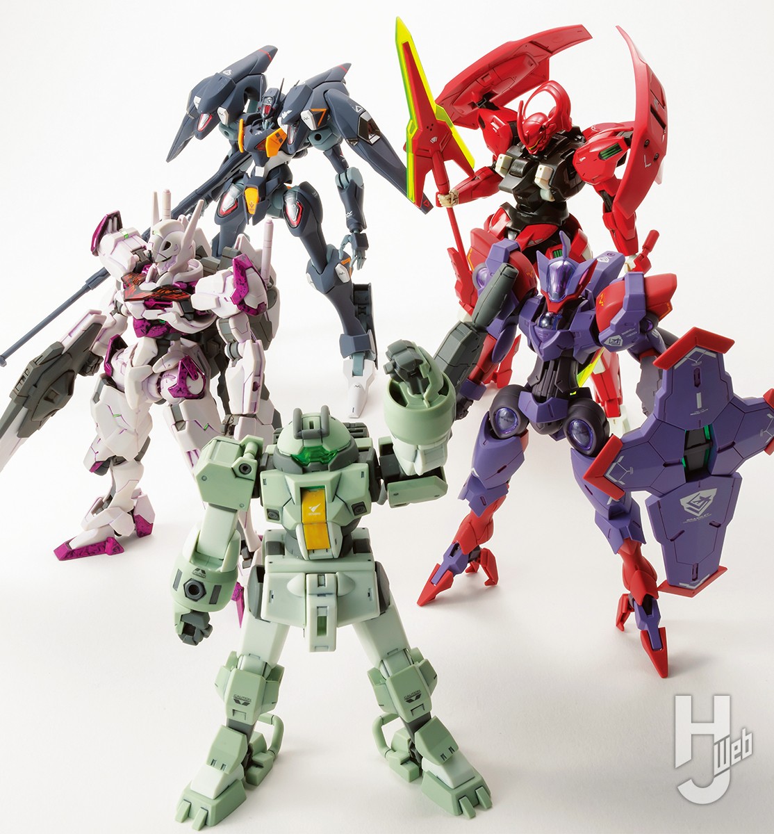 HGデミトレーナー、ガンダムファラクト、べギルペンデの各キットを趣向