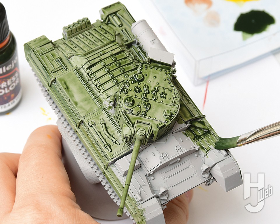 バレンタイン戦車をエクスプレスカラーで塗装している画像　その１