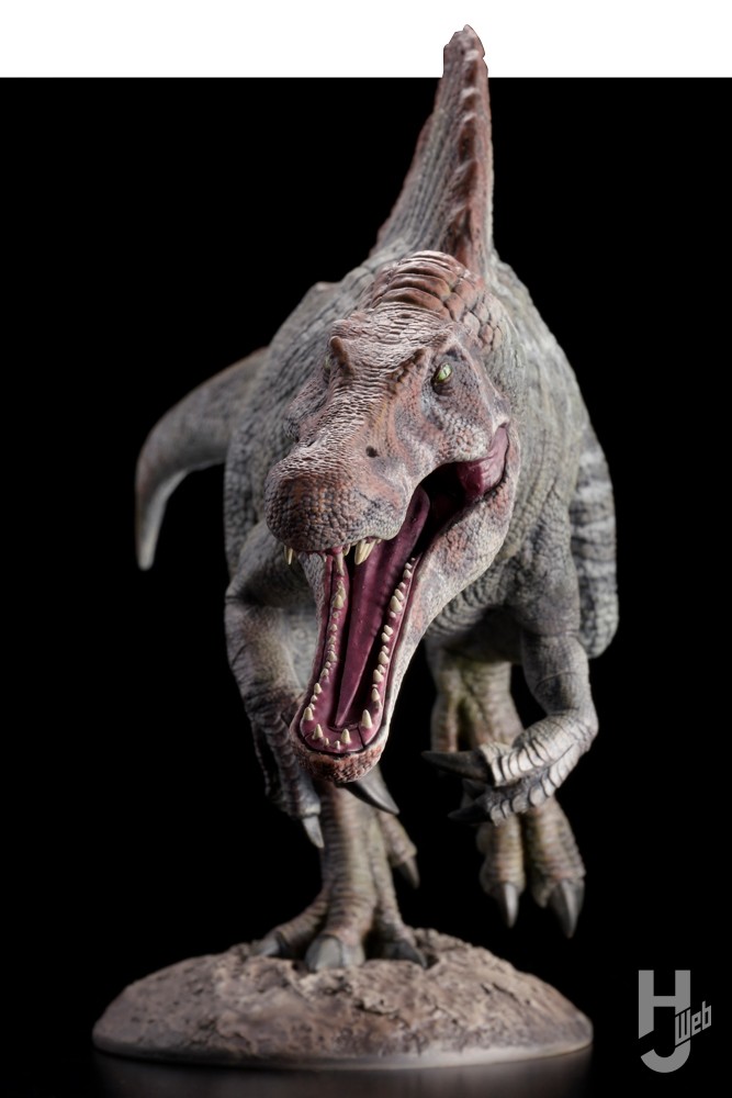 スピノサウルスの正面全体の画像