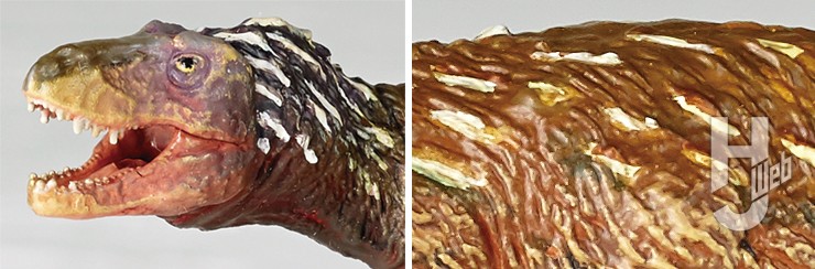 幼体のティラノサウルスの顔と羽毛部分アップの画像