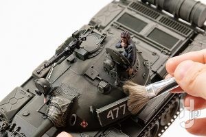 「ソビエト戦車」模型を時短で魅せる！　かっこよく仕上げるドライブラシのテクニック【スケールモデルの“神レシピ”】