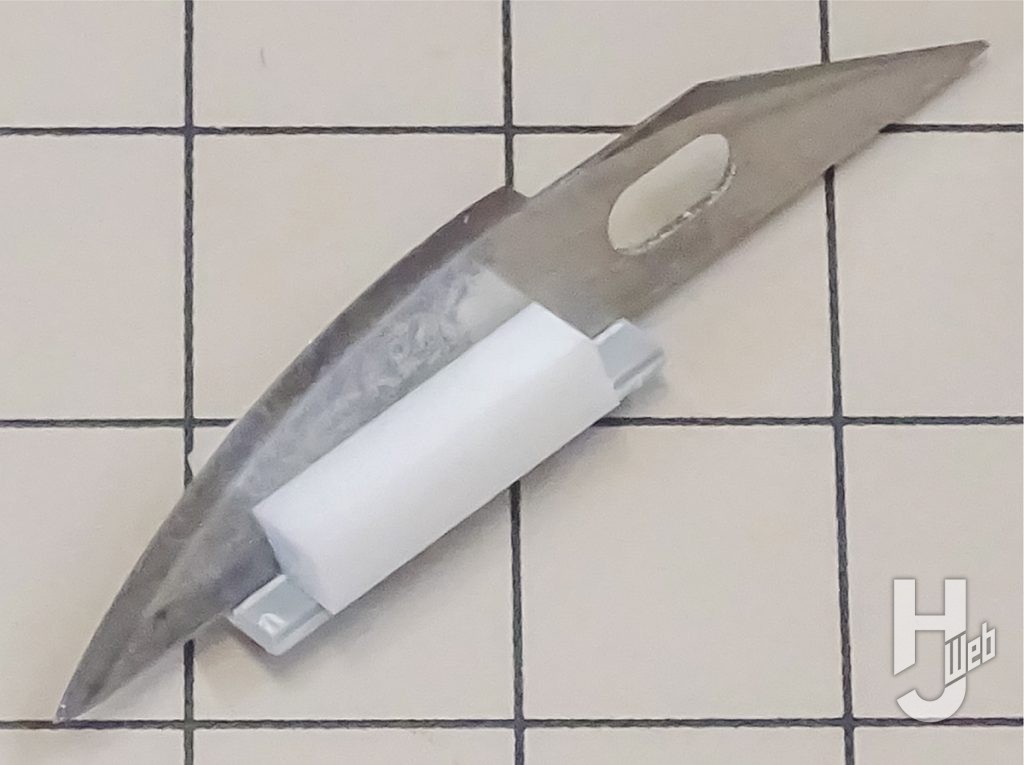 デザインナイフの刃とプラ板を組み合わせた治具