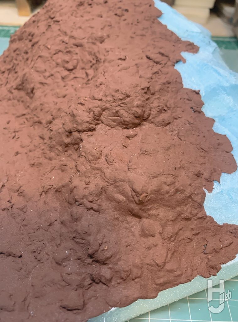 ジオラマ粘土ジオベース小粒ダークブラウンで地表のテクスチャーを表現