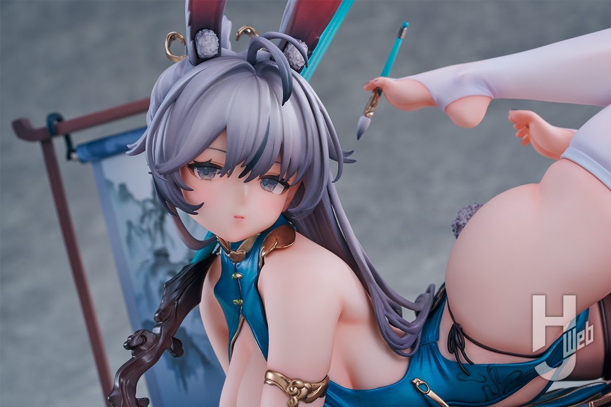 足のつま先まで艶めかしい…taitai氏オリジナル「鏡月」ちゃんと一緒に