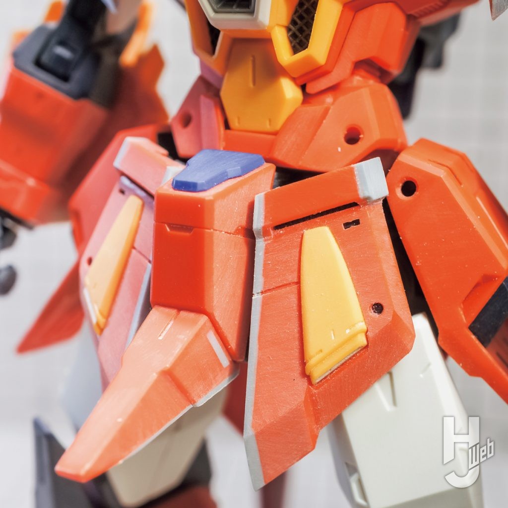 素組みしたソードカラミティガンダムのプラモデルの腰部分のアップ画像