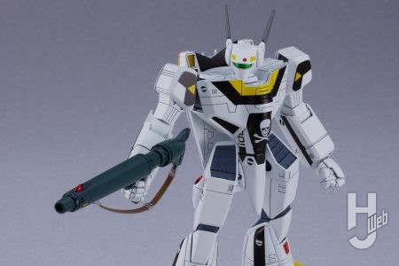 先輩から主人公へ受け継がれる機体「ロイ・フォッカースペシャル」1/72スケールプラモデル「PLAMAX」で登場！