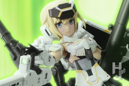 シリーズのアイコンガール「轟雷改」を改めてストレートに製作。初期に付属したイラスト再現パーツや、同時期に発売されたウェポンセットなどを追加【フレームアームズ・ガール】