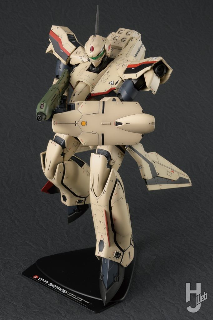 YF-19 バトロイド“マクロスプラス”のポージング画像