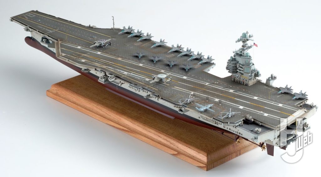 Takumi明春作例「マジックファクトリー1/700 ジェラルド・R・フォード級航空母艦 CVN-78 USS ジェラルド・R・フォード」左側面