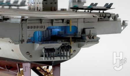 Takumi明春作例「マジックファクトリー1/700 ジェラルド・R・フォード級航空母艦 CVN-78 USS ジェラルド・R・フォード」船尾格納庫アップ