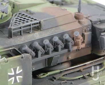 井上賢一作例「タミヤ1/35 ドイツ連邦軍主力戦車 レオパルト2 A7V」発煙弾発射器