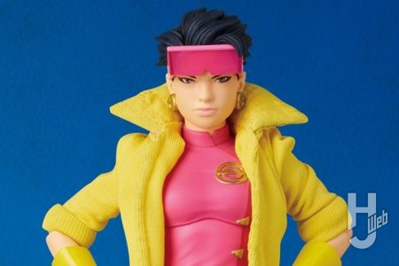 『X-MEN』ジュビリーを90年代のデザインでアクションフィギュア化！クリアパーツのサングラス、イエローのロングコートも布製＋ワイヤーで遊べる仕様【MAFEX最新情報】