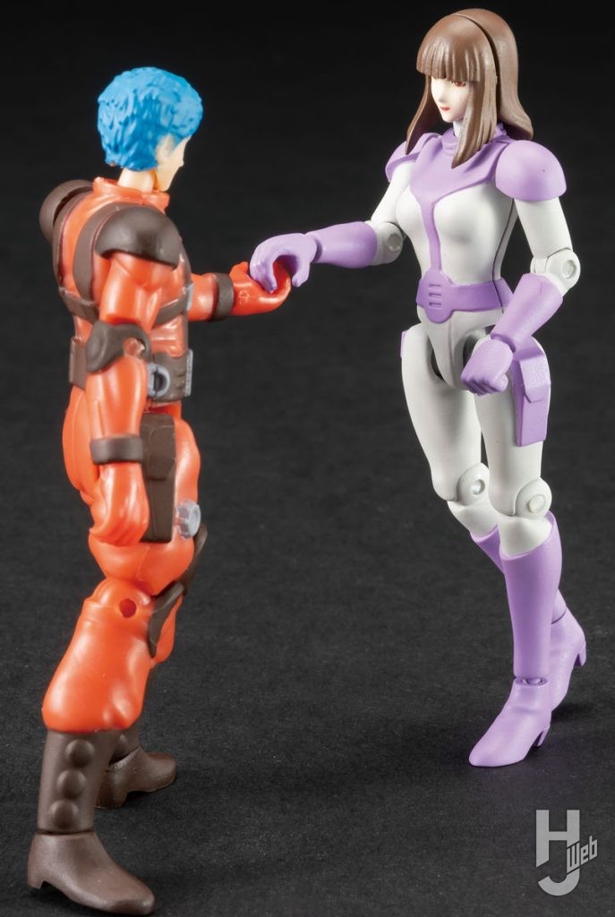 HI-METAL R スコープドッグ（宇宙戦仕様）に付属する可動フィギュアのフィアナと「HI-METAL Rスコープドッグ レッドショルダーカスタム」（別売）に付属している可動フィギュアのキリコ