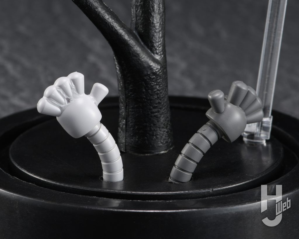 ハロの手が生えたプラモデルの台座の画像