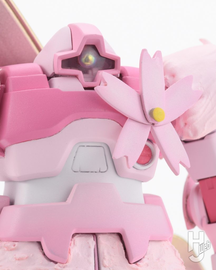 桜のドムースケーキのプラモデルのアップ画像1