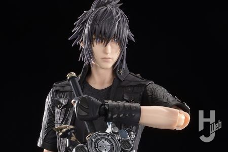 『FF15』ノクティスがアクションフィギュア化！ スクエニ「PLAY ARTS真」シリーズの質感にこだわった精巧な造形やギミックに注目！【ファイナルファンタジーXV】