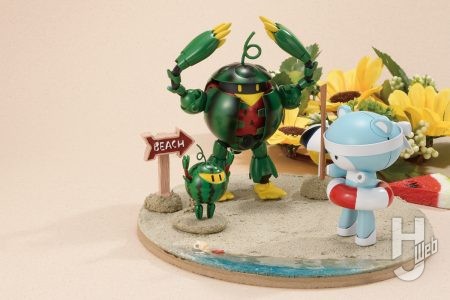 夏といえばスイカ割り！「モモカプル＆プチカプル」をスイカ仕様に仕上げ、プチッガイとハロとのビーチでのひとときを演出【ガンダムフォワード Vol.11抜粋】