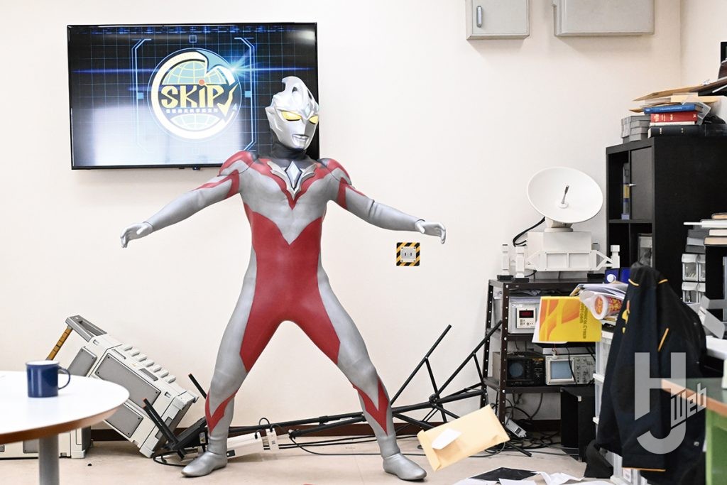 SKIP分所内での人間大ウルトラマンアークの画像