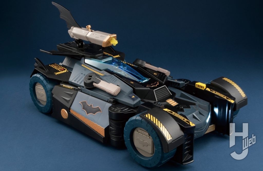 「ULTIMATE-TRANSFORMING-BATMOBILE」バットモービル形態