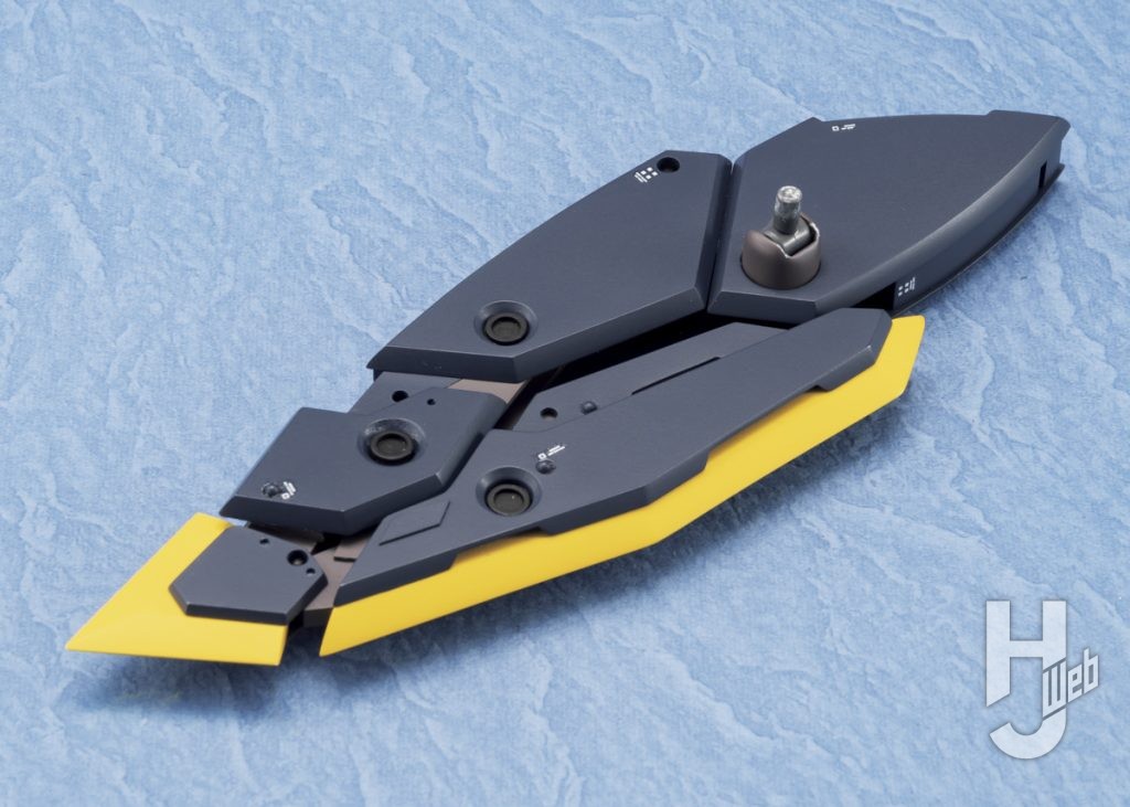 ガンダム・ザガンのプラモデルのシールドの画像1