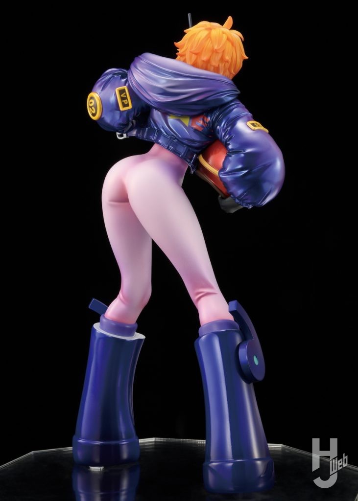 リリスのフィギュアの後ろ姿の画像