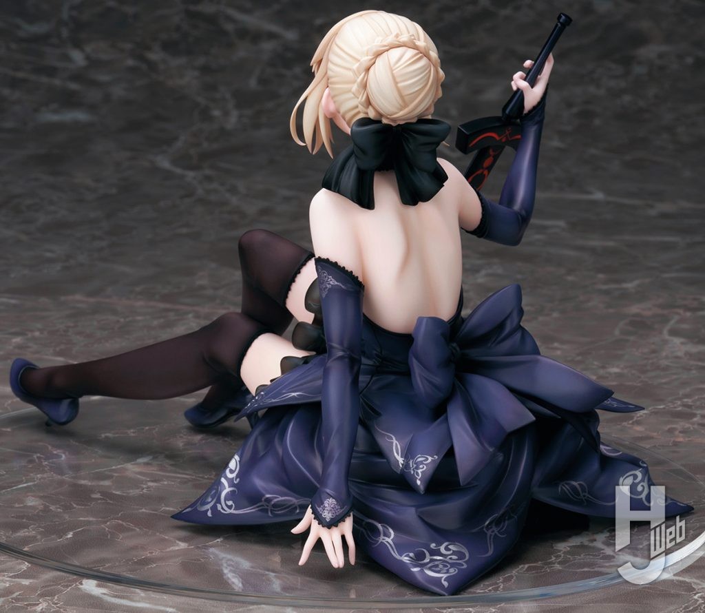 フィギュア新製品「セイバー／アルトリア・ペンドラゴン〔オルタ〕　宵闇の星Ver.」のショートドレス時の背面画像
