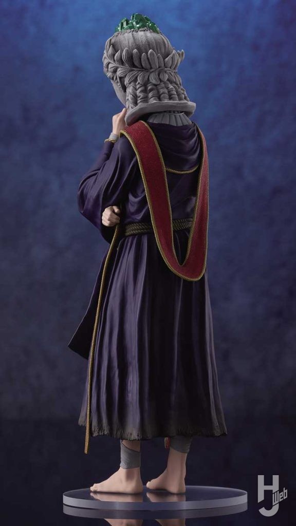 魔術師セレンのフィギュアの後ろ姿の画像