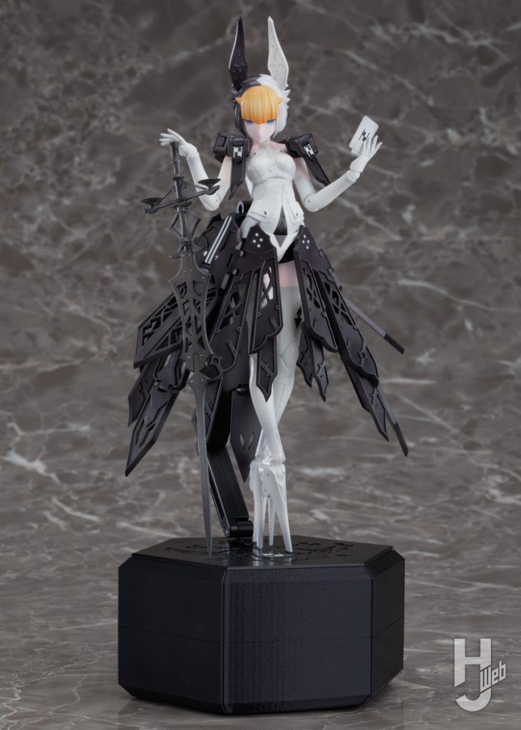 LXXVIII-platinum 1.5のプラモデルの全体画像