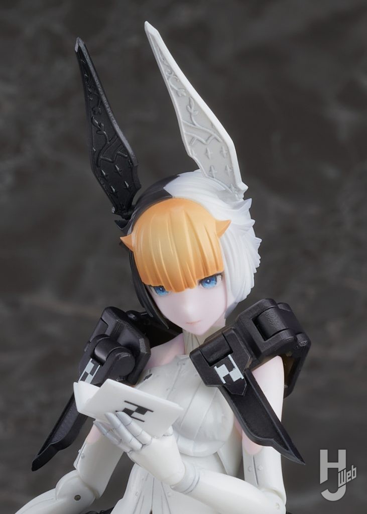 LXXVIII-platinum 1.5のプラモデルのアップ画像