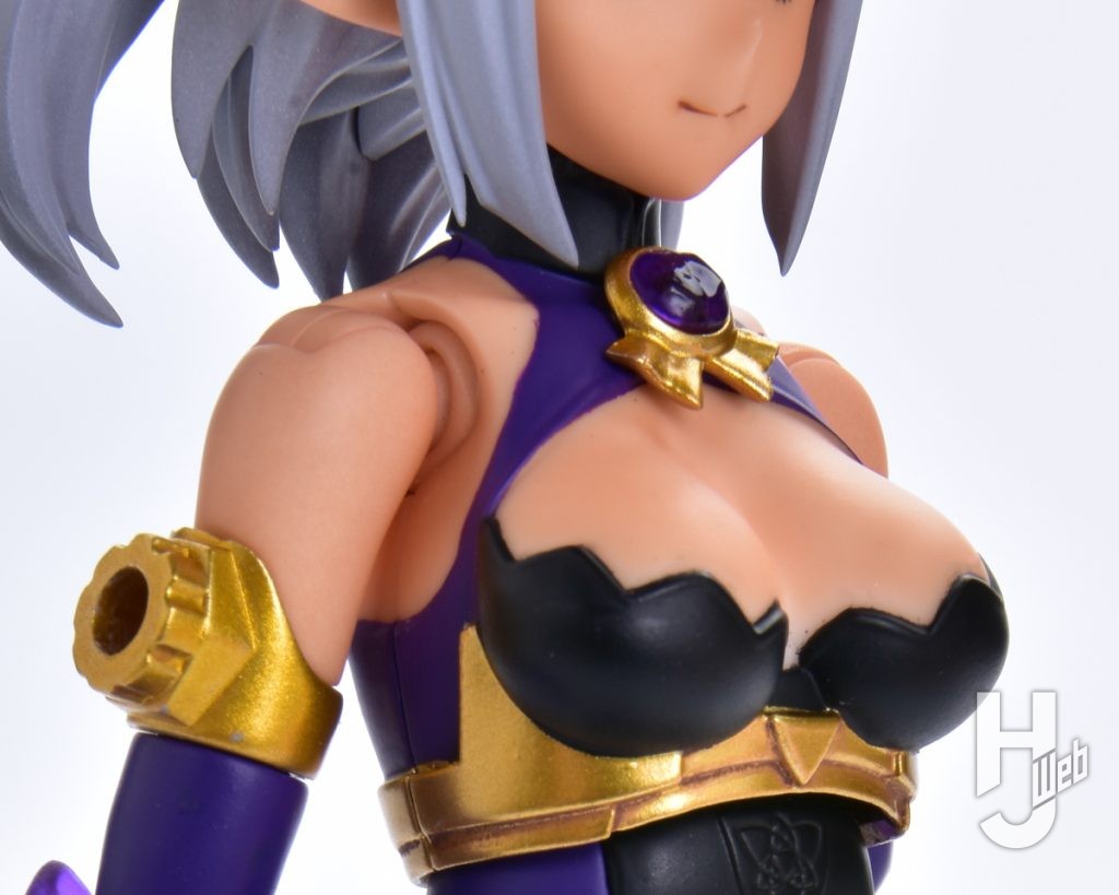 闇妖精騎士グリムリンデのプラモデルのアップ画像
