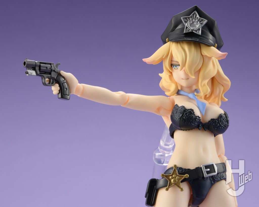 女看守ルイーザのプラモデルのアップ画像2