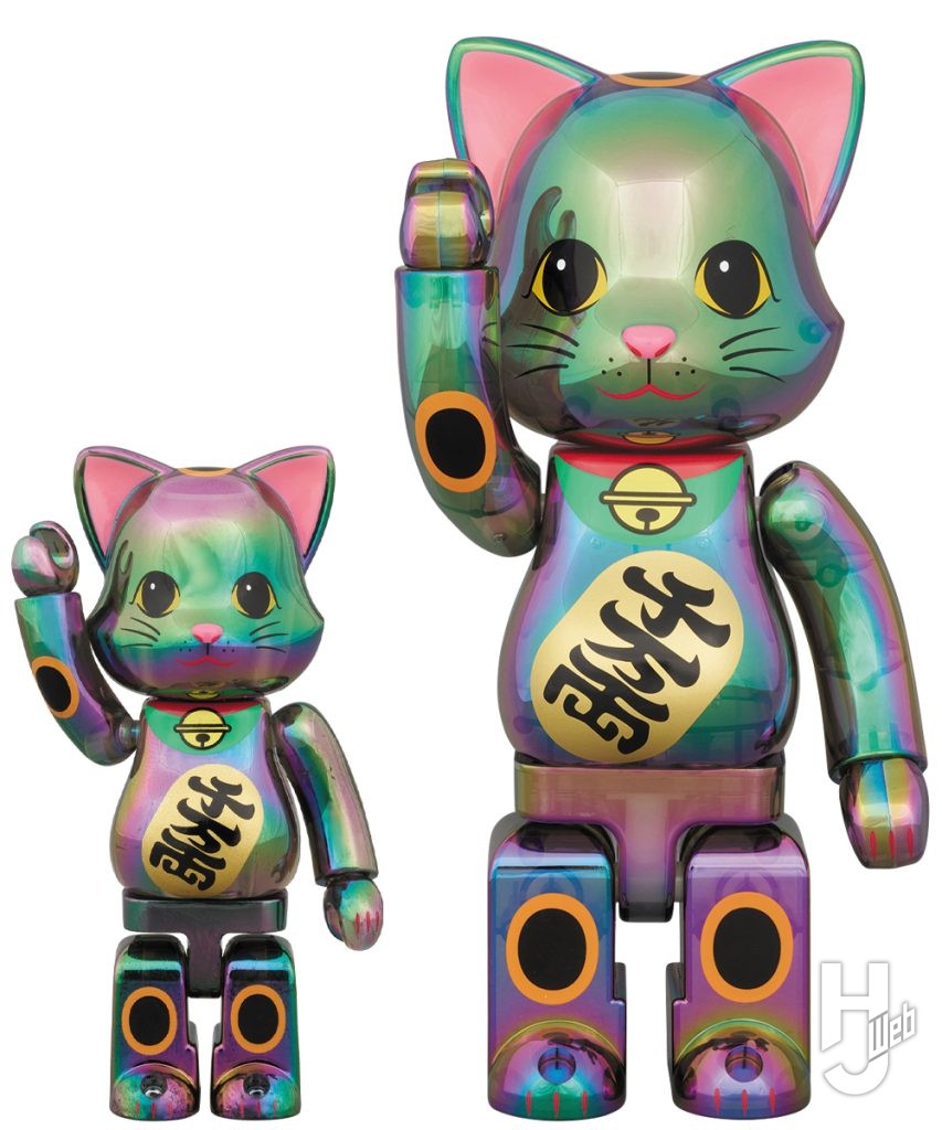 黒透明メッキの招き猫のベアブリックの画像