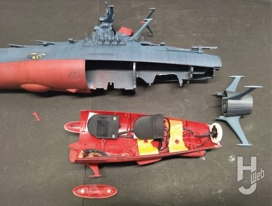 更井廣志製作「1/700スケールプラモデル 宇宙戦艦ヤマト［放映50周年 庵野秀明プロデュース版］」製作途中メインエンジン、サブエンジンに計3個LEDを組み込み
