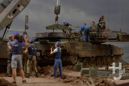 タミヤの「レオパルト2 A7V」メインにディオラマ製作!装甲の展開ギミックを活かした整備シーンで脇役すら存在感のある濃厚な作品を公開!