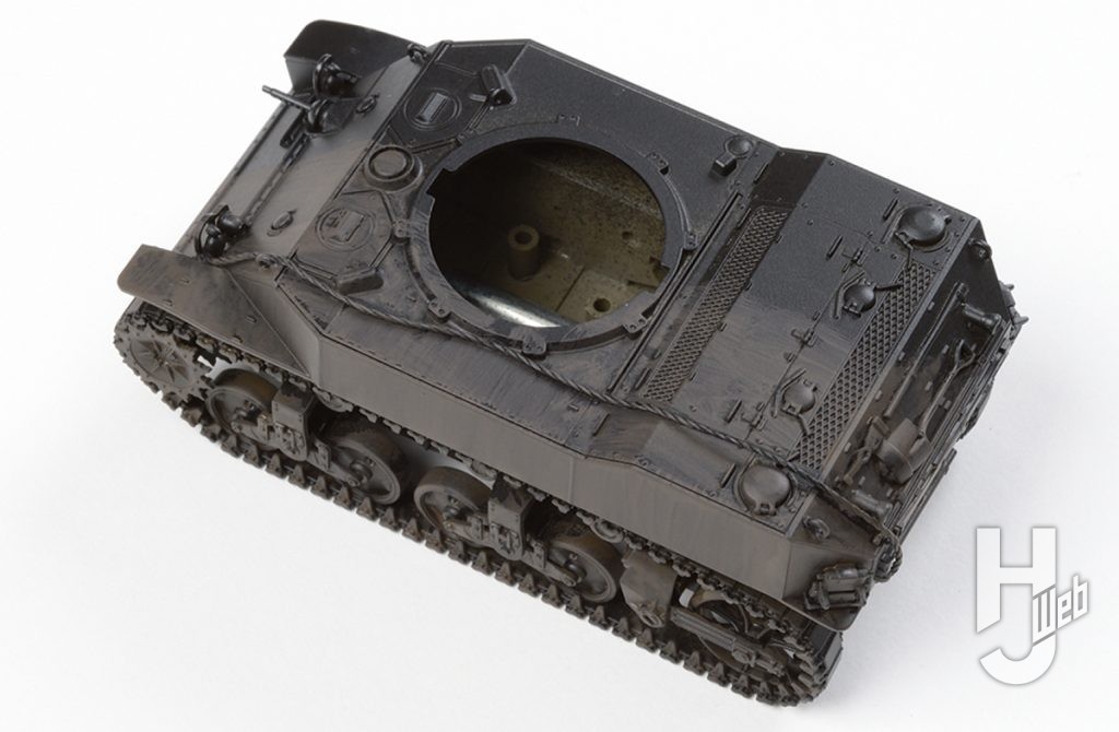 ぷらシバ製作「アメリカ軽戦車 M5A1 スチュアート」製作途中モデルカラーの「オリーブブラウン［70.889］」塗装完了
