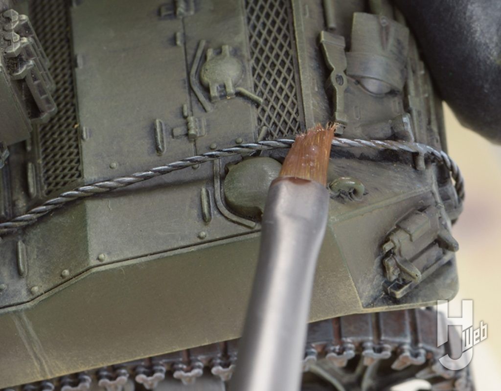 ぷらシバ製作「アメリカ軽戦車 M5A1 スチュアート」製作途中牽引ロープにも「ブラウングレイズ［70.854］」を薄く