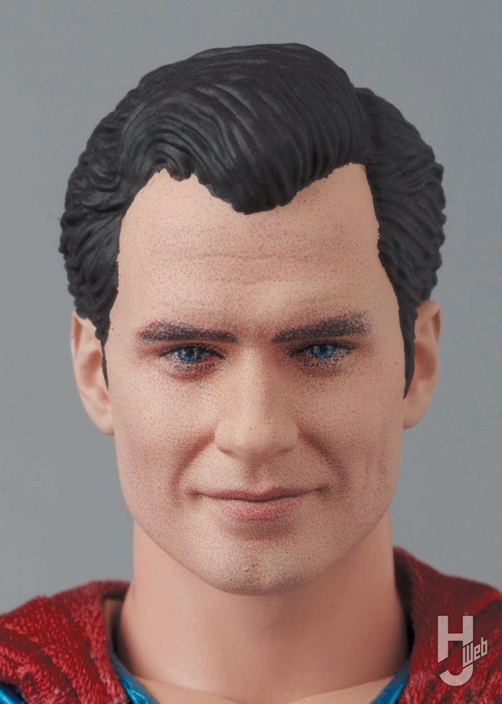 スーパーマンの可動フィギュアのアップ画像その1