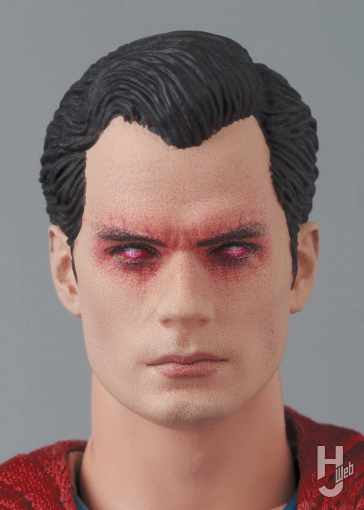 スーパーマンの可動フィギュアのアップ画像その2