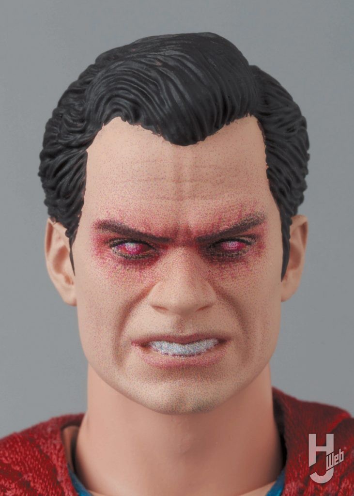 スーパーマンの可動フィギュアのアップ画像その3