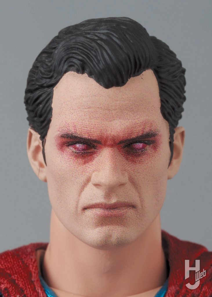 スーパーマンの可動フィギュアのアップ画像その4