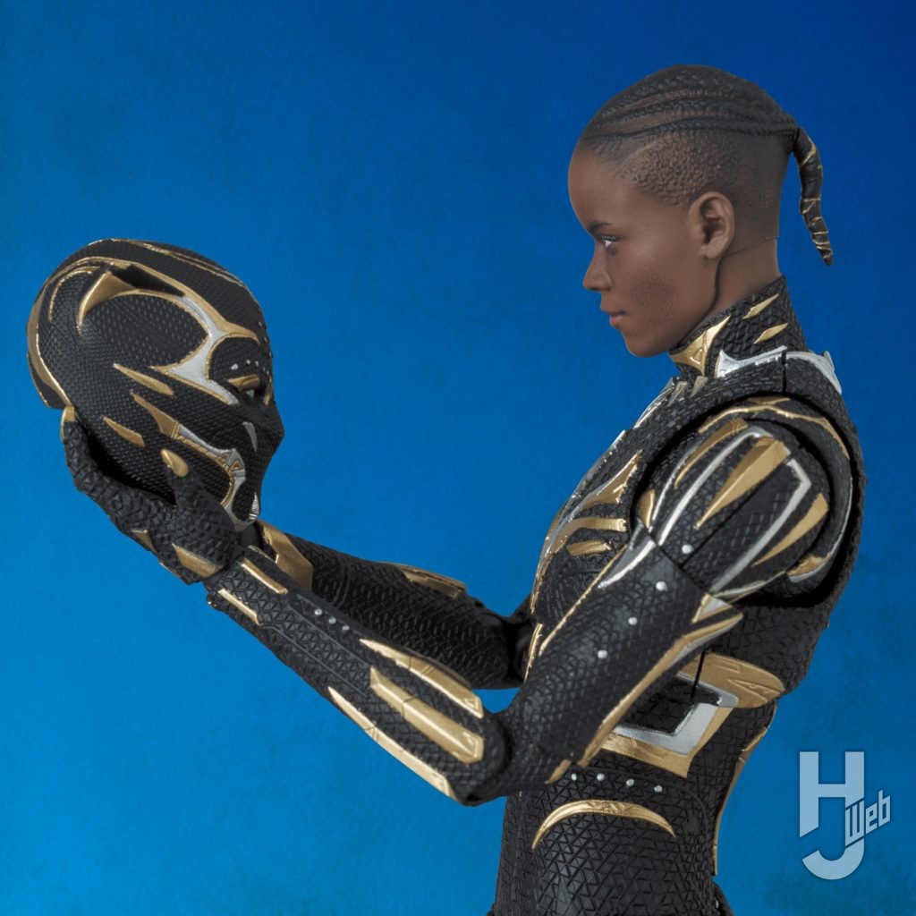 ブラックパンサーの可動フィギュアのイメージ画像その1
