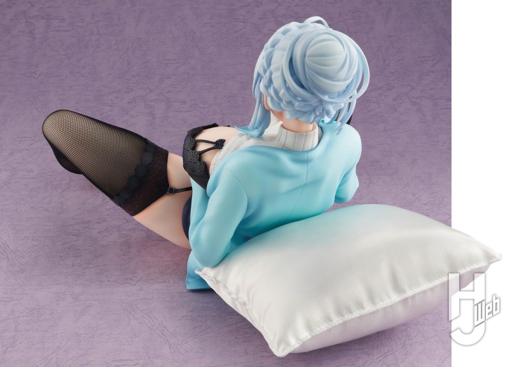 雪乃深冬と付属のクッションの画像