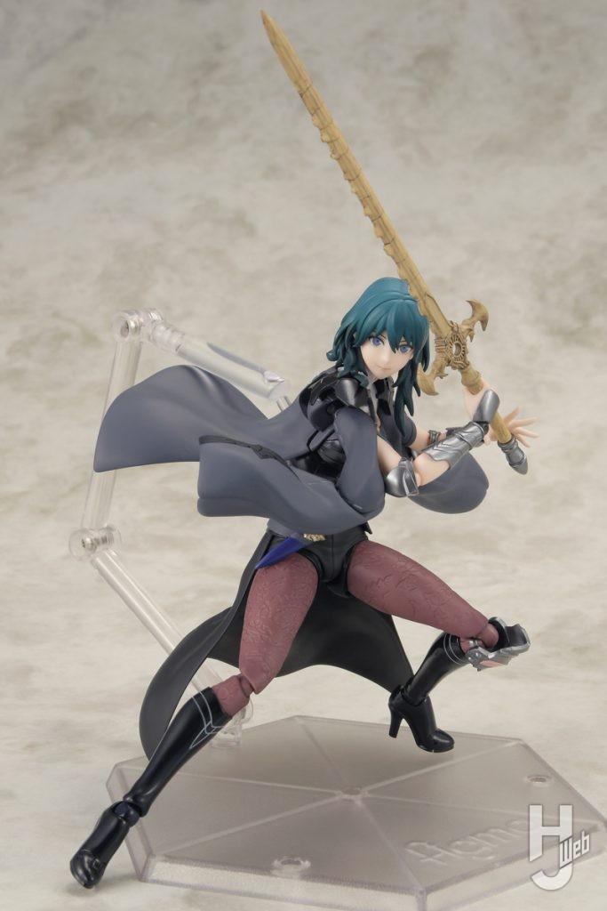 ベレスの可動フィギュアのポージング画像1枚目