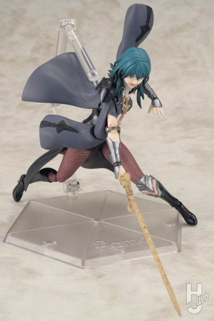 ベレスの可動フィギュアのポージング画像2枚目